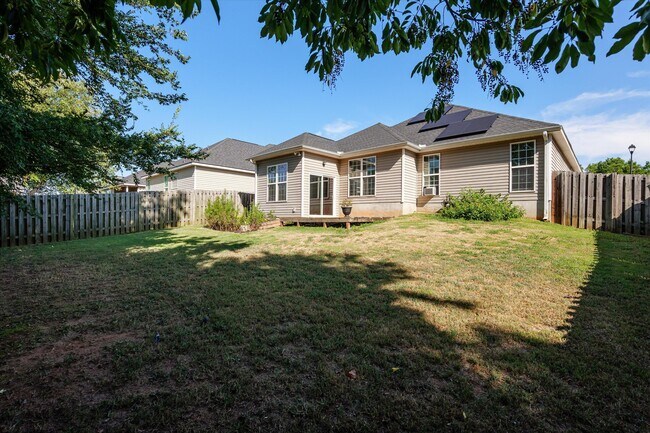Building Photo - 570 Lory Ln