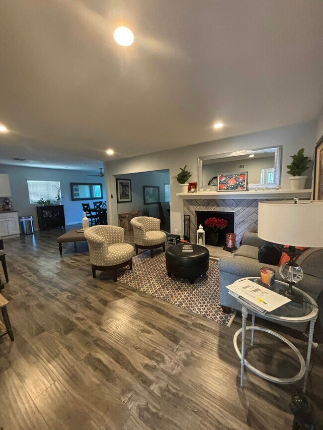 Building Photo - 16047 Tupper St