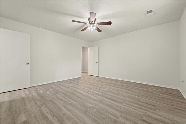 Building Photo - 5425 Yale Dr