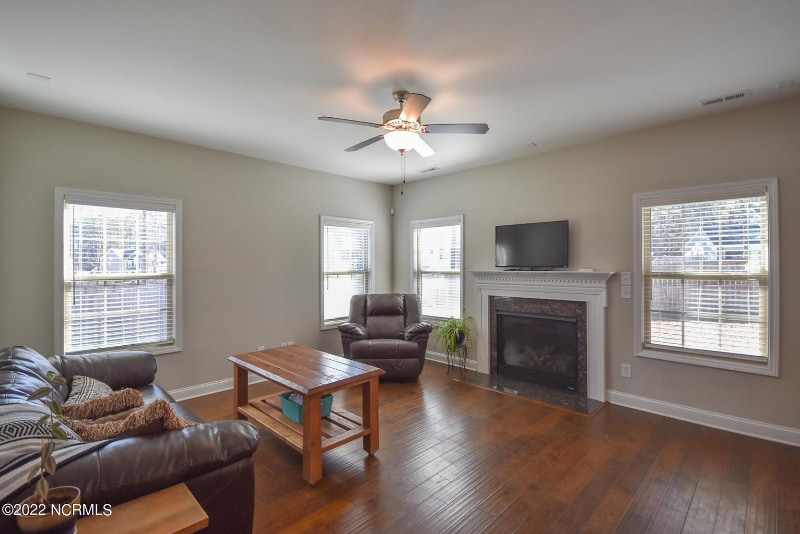 Building Photo - 625 Overland Ct