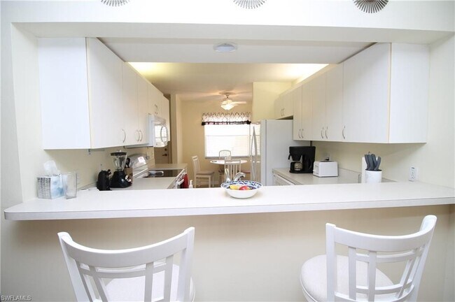 Building Photo - 273 Robin Hood Cir