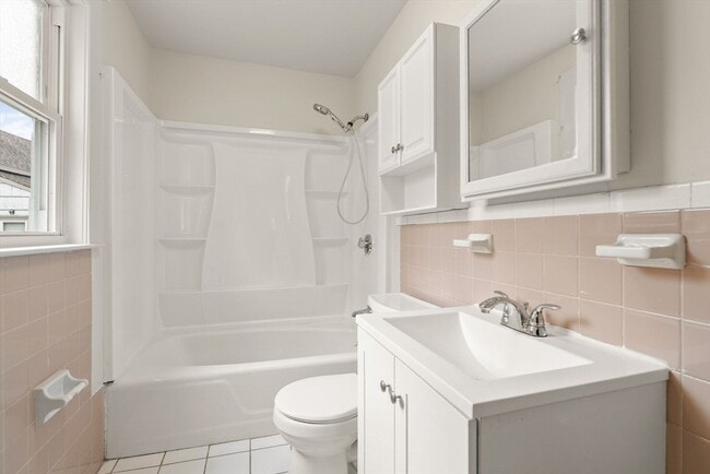 Building Photo - 10 Ernest Ave