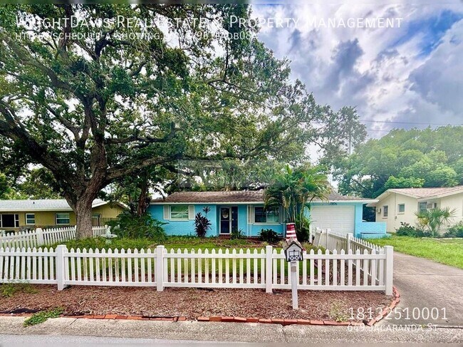 Building Photo - 649 Jacaranda St