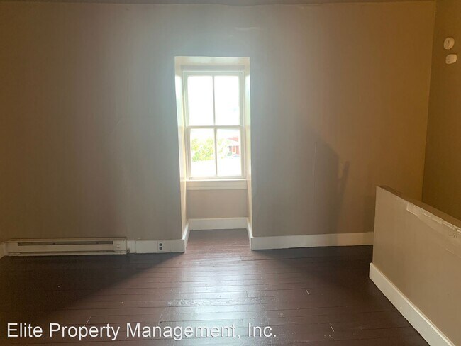 Building Photo - 3 br, 1 bath House - 940 W. Princess St., ...