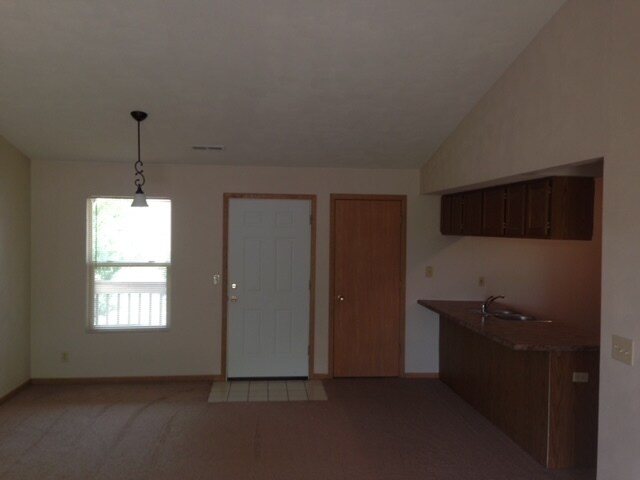 Building Photo - 4933 Pine Cone Ct
