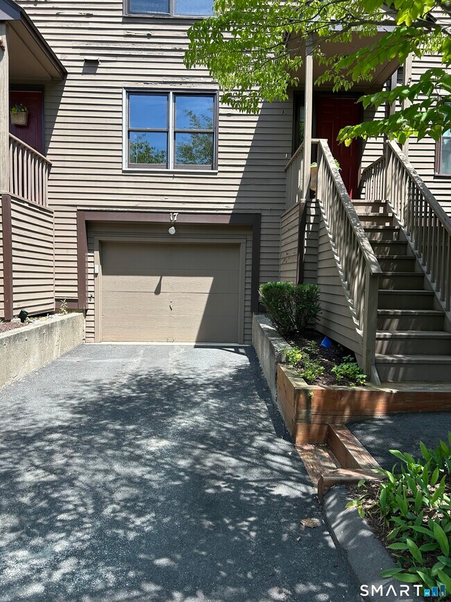 Building Photo - 17 Eagle Rock Cir