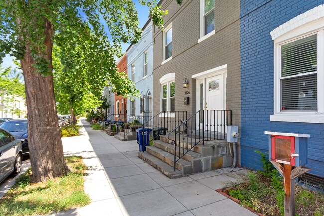 Primary Photo - Available Now! 5 Minute Walk From Nats Park- 20 minute walk from Capitol Hill- 3 Bedroom 2.5 Bath...