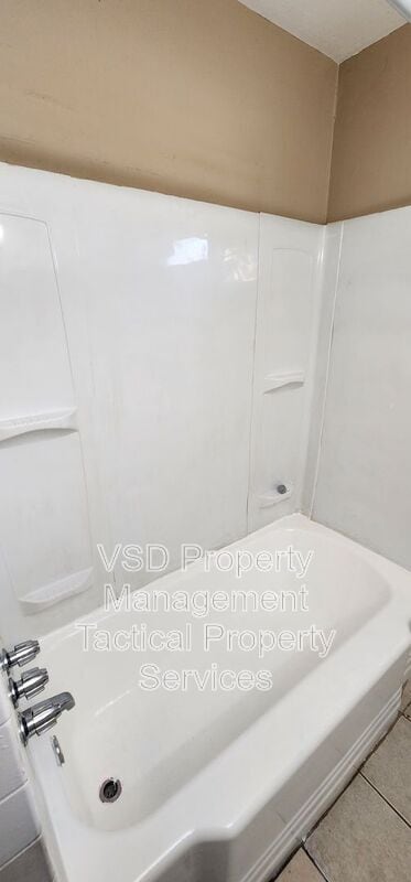 Building Photo - 5120 Clement Ave