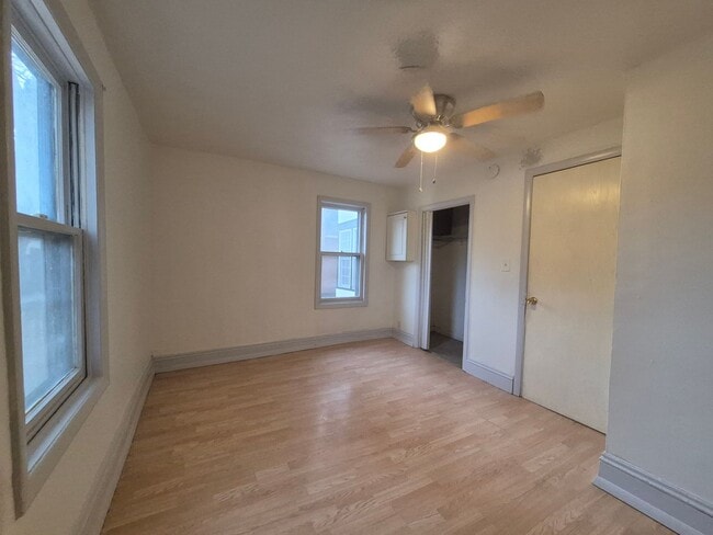 Building Photo - 416 Daly St