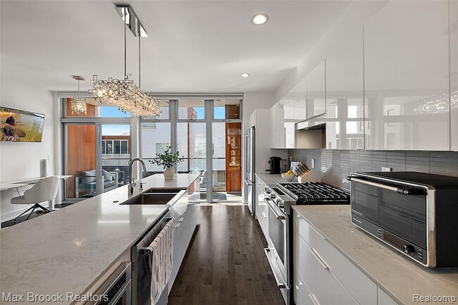 Building Photo - 284 Alfred St