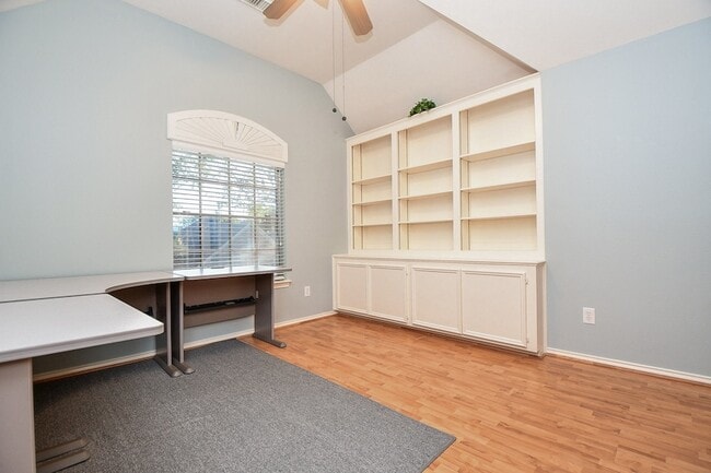 Building Photo - 4202 Creek Hollow Ln