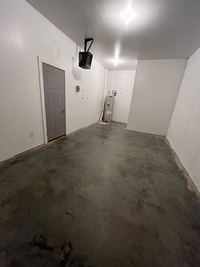 Building Photo - 3 Bed/2.5 Bath Townhome in Downtown Sioux Falls!!