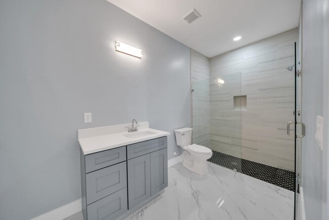 Building Photo - 104 Harry Ave S