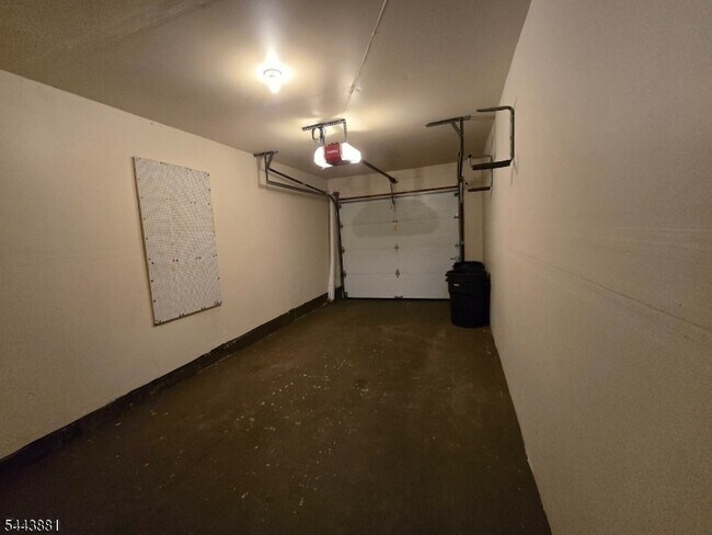 Building Photo - 71 Drake Ln