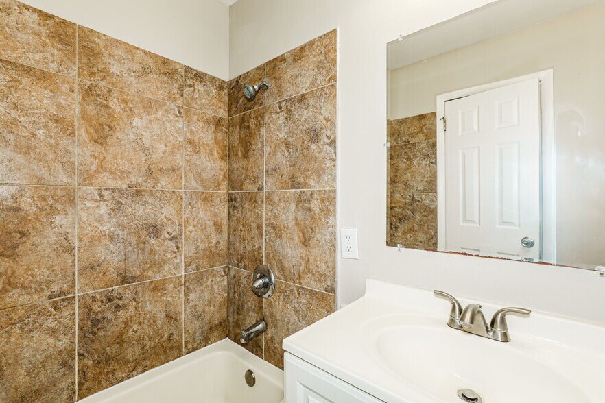 Building Photo - 4033 Arborcrest Dr