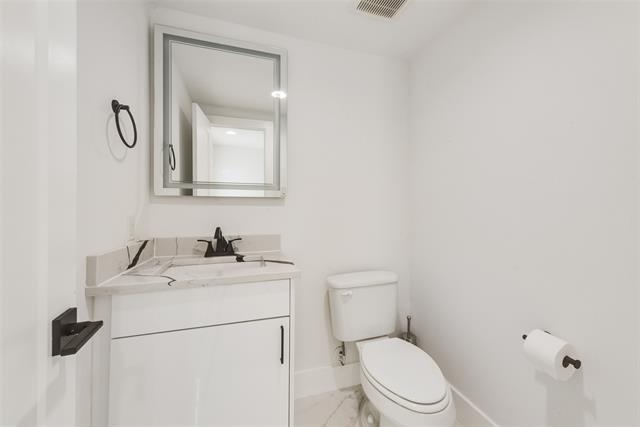 Building Photo - 2038 N Prairie Ave