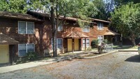 Building Photo - 3 Bedroom, Spacious Townhome