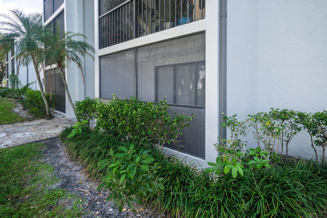 Building Photo - 1015 Green Pine Blvd