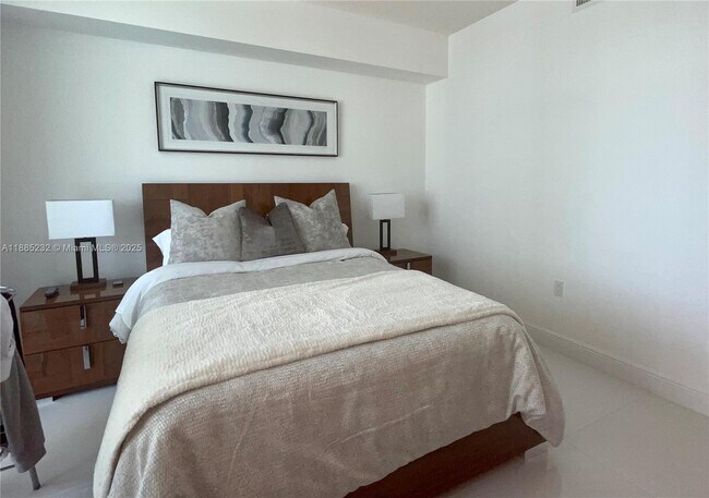 Building Photo - 300 Sunny Isles Blvd