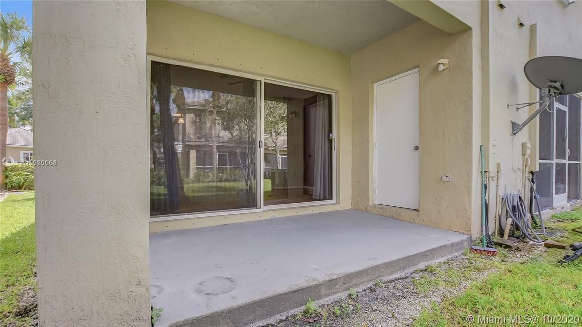 Building Photo - 340 SW 121st Ter