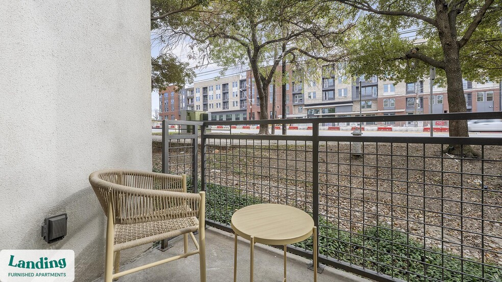 Building Photo - 810 W St Johns Ave