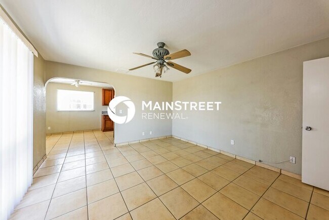 Building Photo - 3 Bedroom Pet-Friendly Home in Phoenix, AZ with Main Street Renewal