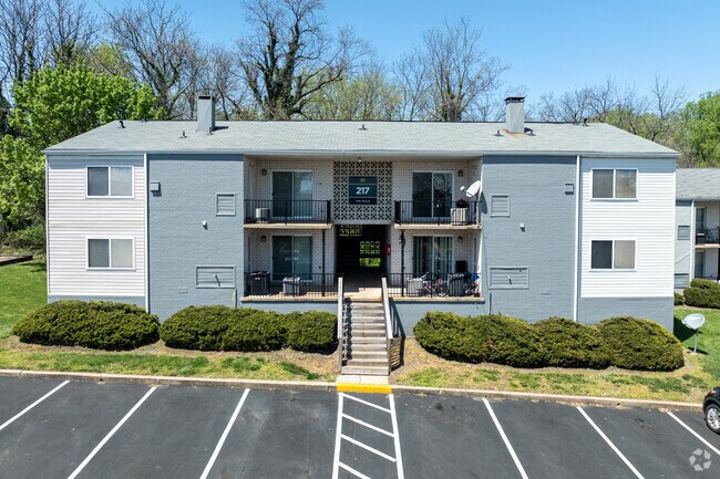 Building Photo - Ten Hills