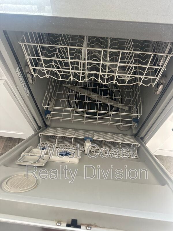 Building Photo - 10635 Aristocrat Ct