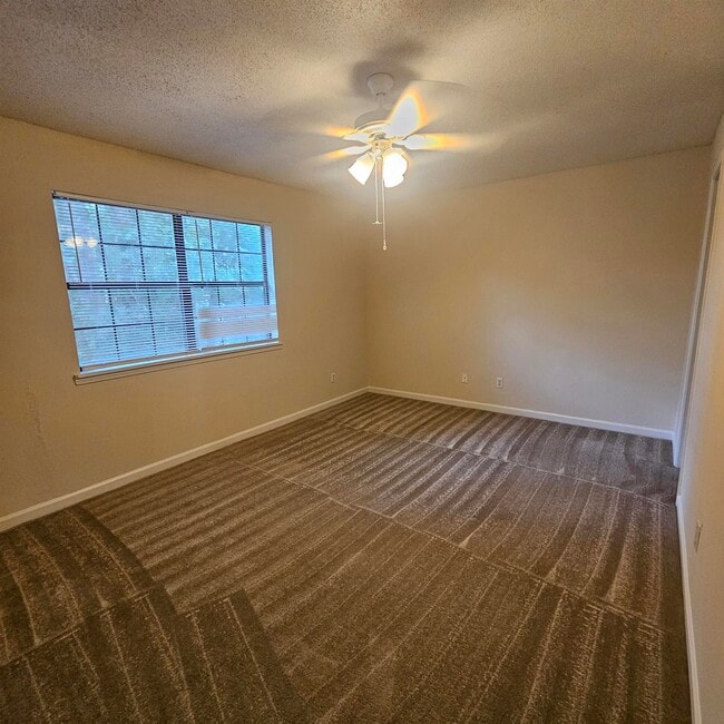 Building Photo - 3701 Donovan Dr