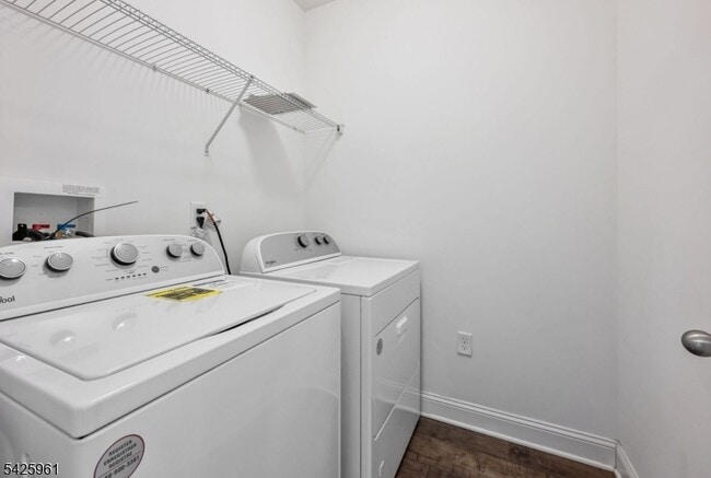 Building Photo - 63 Autumn Way