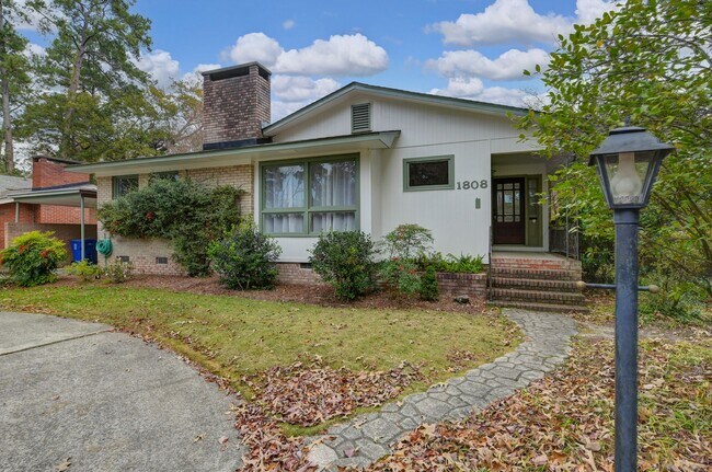 Building Photo - Prime Location! Beautiful Home Only Minutes to The Vista & Downtown