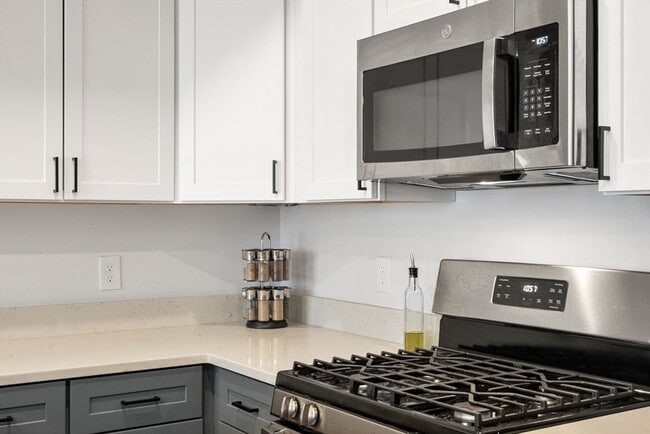 Building Photo - 277 W 5th St