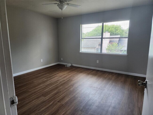 Building Photo - 10146 Horseshoe Bend Dr