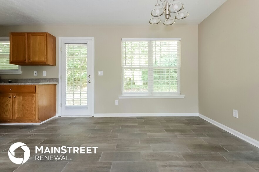 Building Photo - 405 Hawthorne Cir