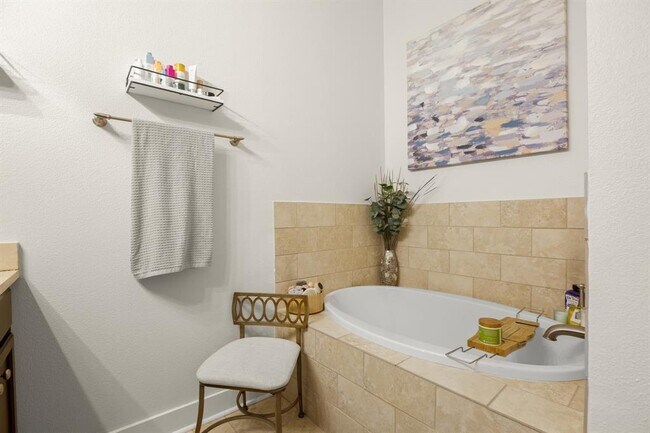 Building Photo - 2520 Bluebonnet Ln