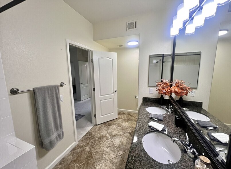 Building Photo - 1604 Queen Victoria St