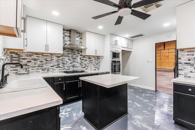 Building Photo - 2505 Pace Bend Rd S