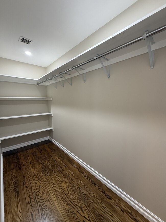 Building Photo - 3111 Jeffries Ave