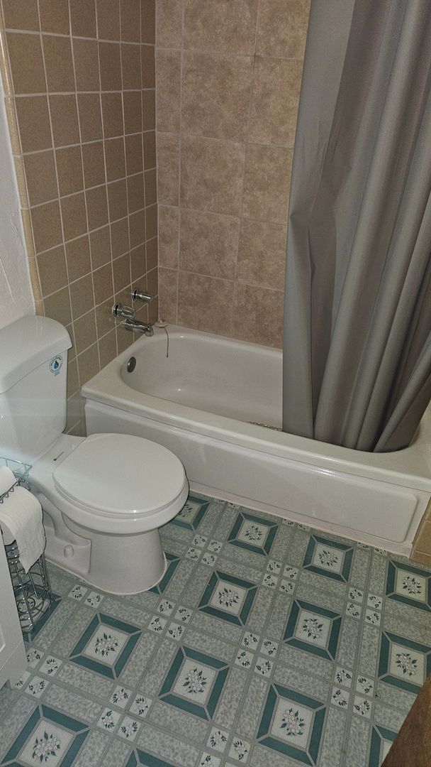 Building Photo - Two Bed One Bath Home with Shed and large backyard and large Driveway.