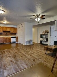 Building Photo - **Deposit moves you in! First month Free!** Gorgeous 4 bed 2 bath unit available now!