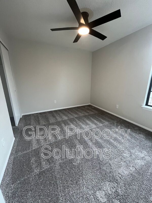 Building Photo - 1116 Coal Ave SW