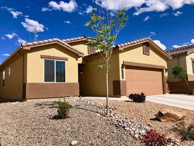 Building Photo - Spacious 3 Bedroom Home in Rio Rancho | Refrigerated Air | Large Backyard | Near Hwy 550 & 528