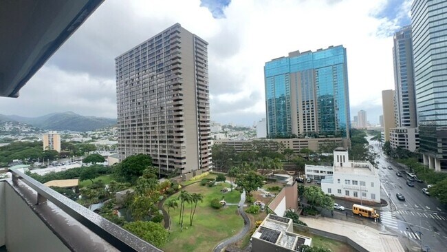 Building Photo - Newly Renovated!! 2 Bed, 1 bath, 1 parking...