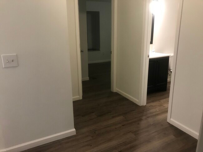 Building Photo - 1012 Kurze Ave