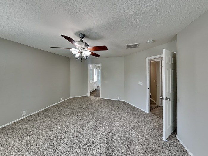 Building Photo - 18810 Woodglen Shadows Dr