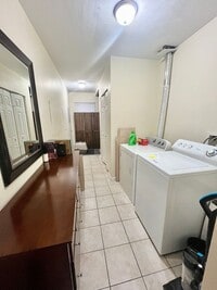 Building Photo - 626-628 Valentine St