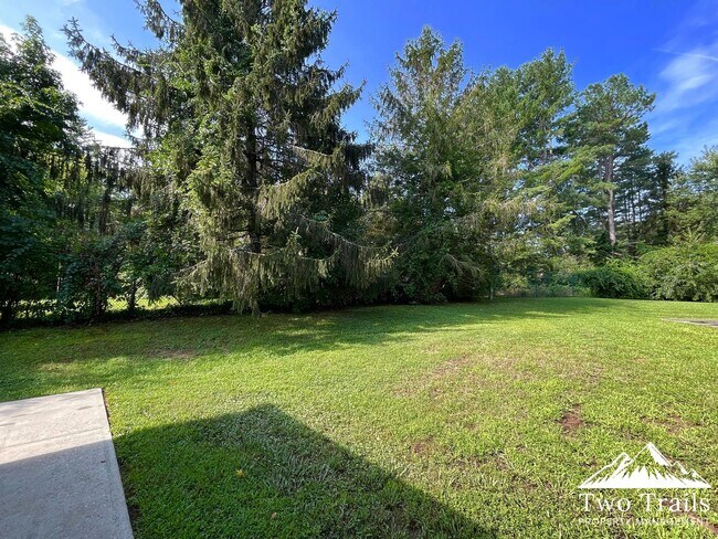 Building Photo - 707 Farmington Cir