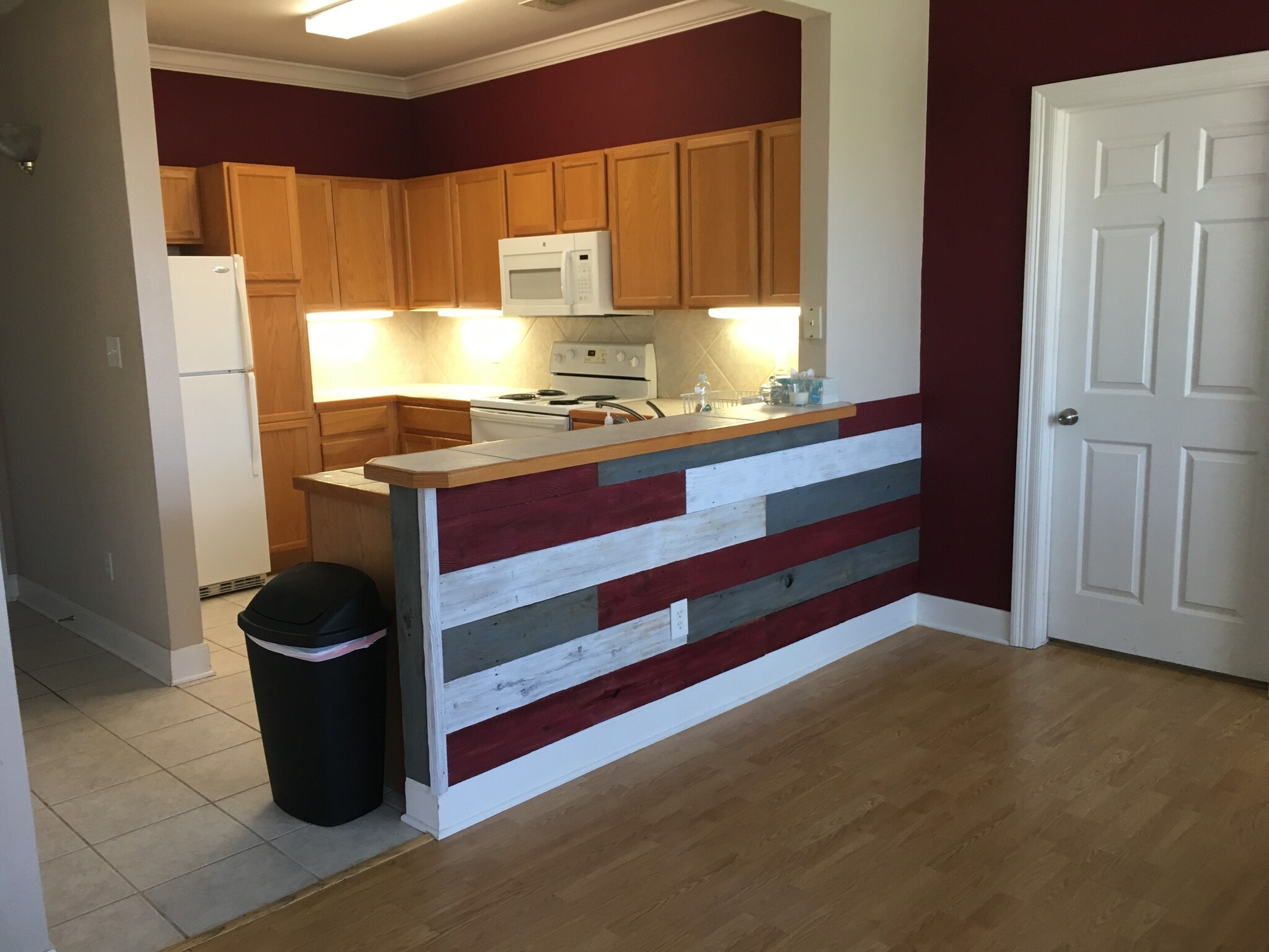 Building Photo - 801 Luther St W