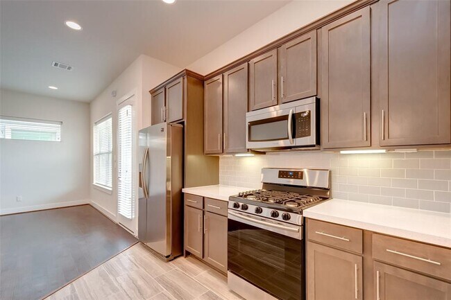 Building Photo - 1844 Parana Dr