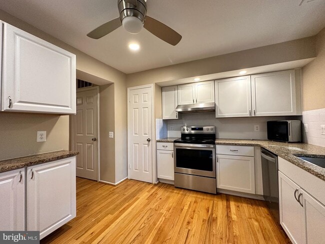 Building Photo - 6123 Martins Landing Ct